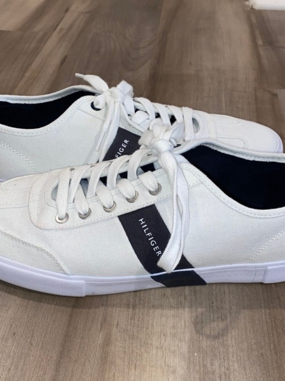 Tommy Hilfiger Pandora Low Top Sneakers Men 12. White Multi NIB New